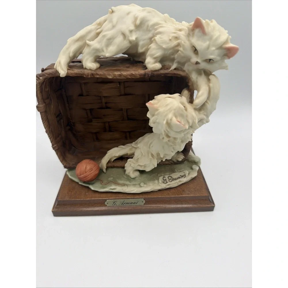 Vtg G Armani Fine Porcelain Figurine Wicker Basket w/ 2 Playful Cats Italy 1982